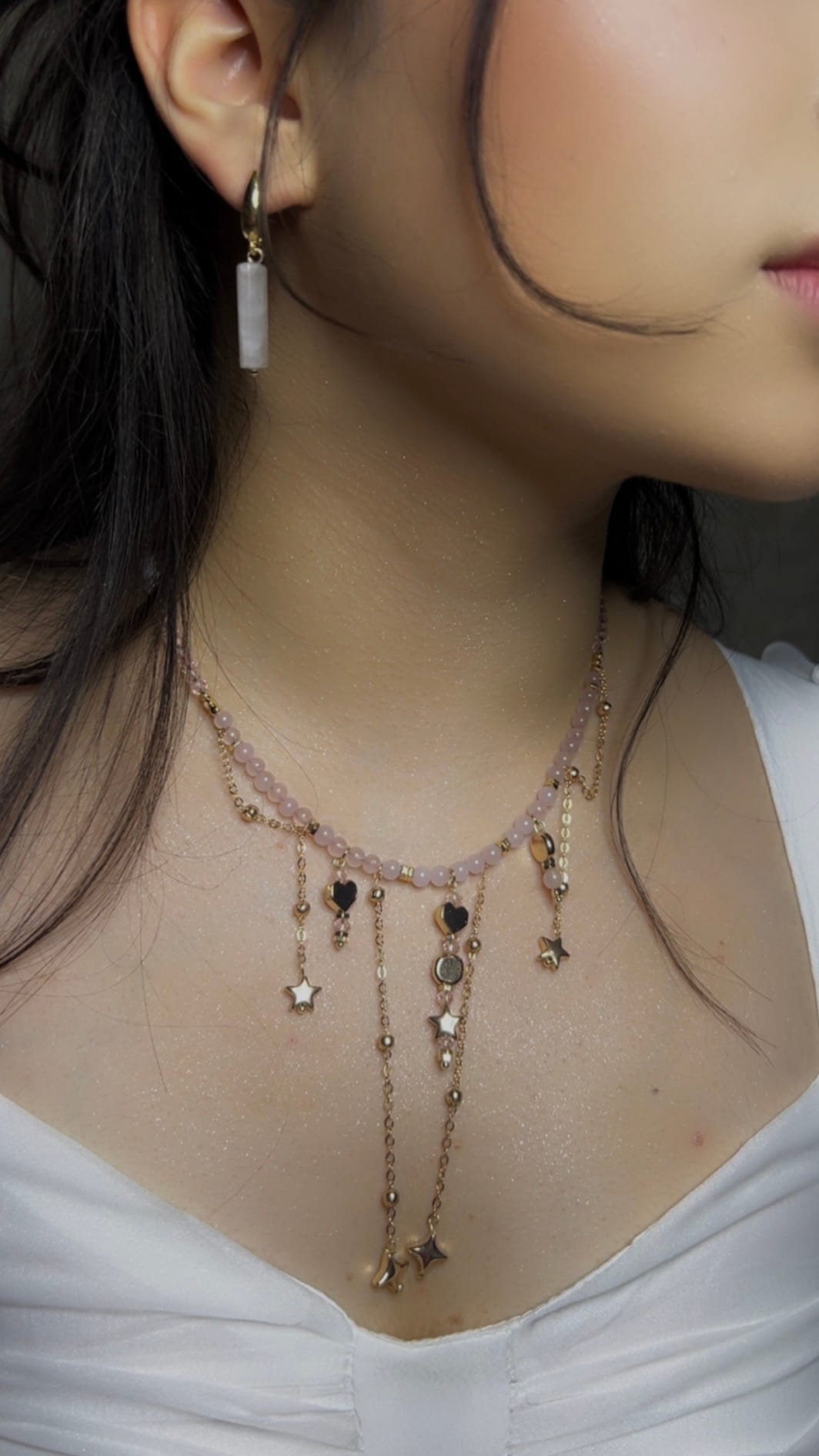 Колье из розового кварца