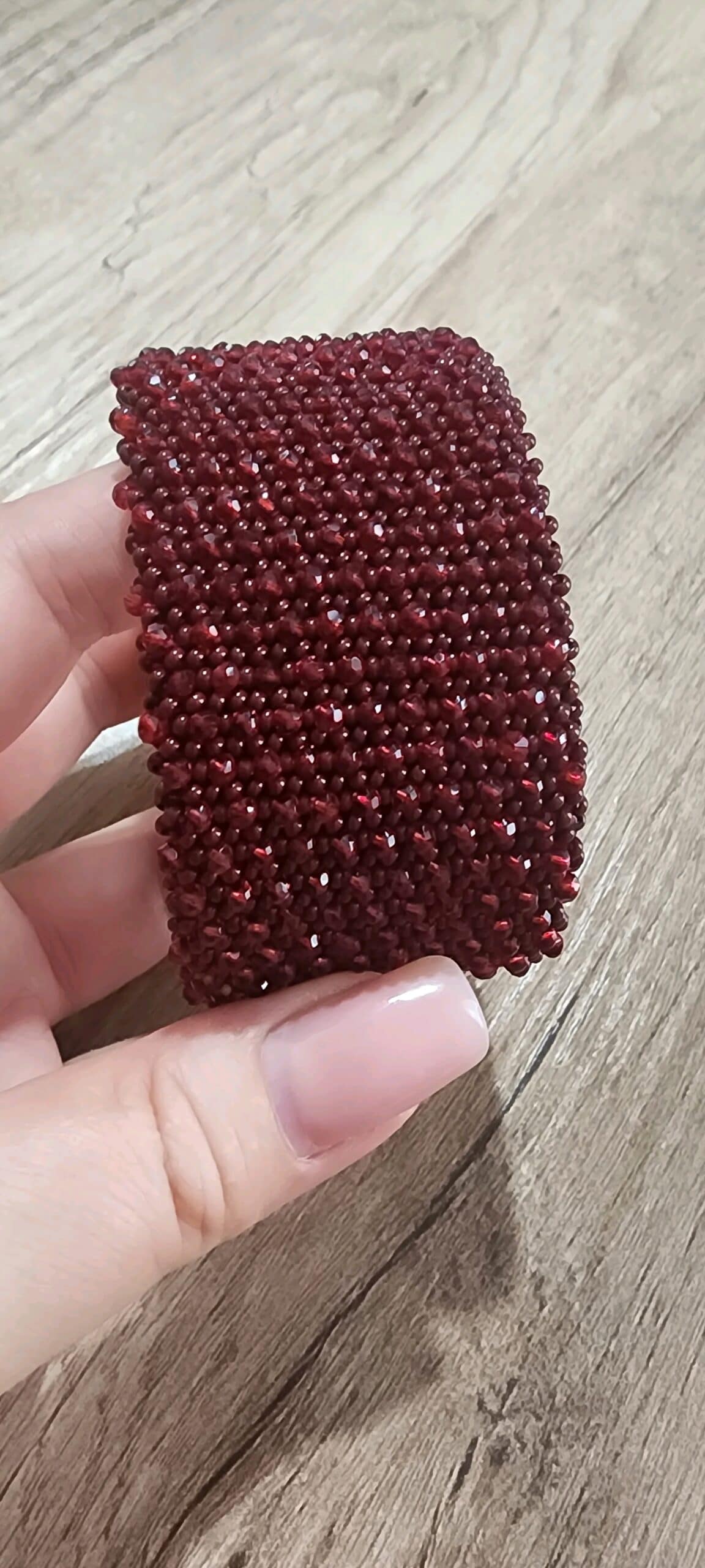 Гранатовый браслет из бисера и кристалов — изображение 6