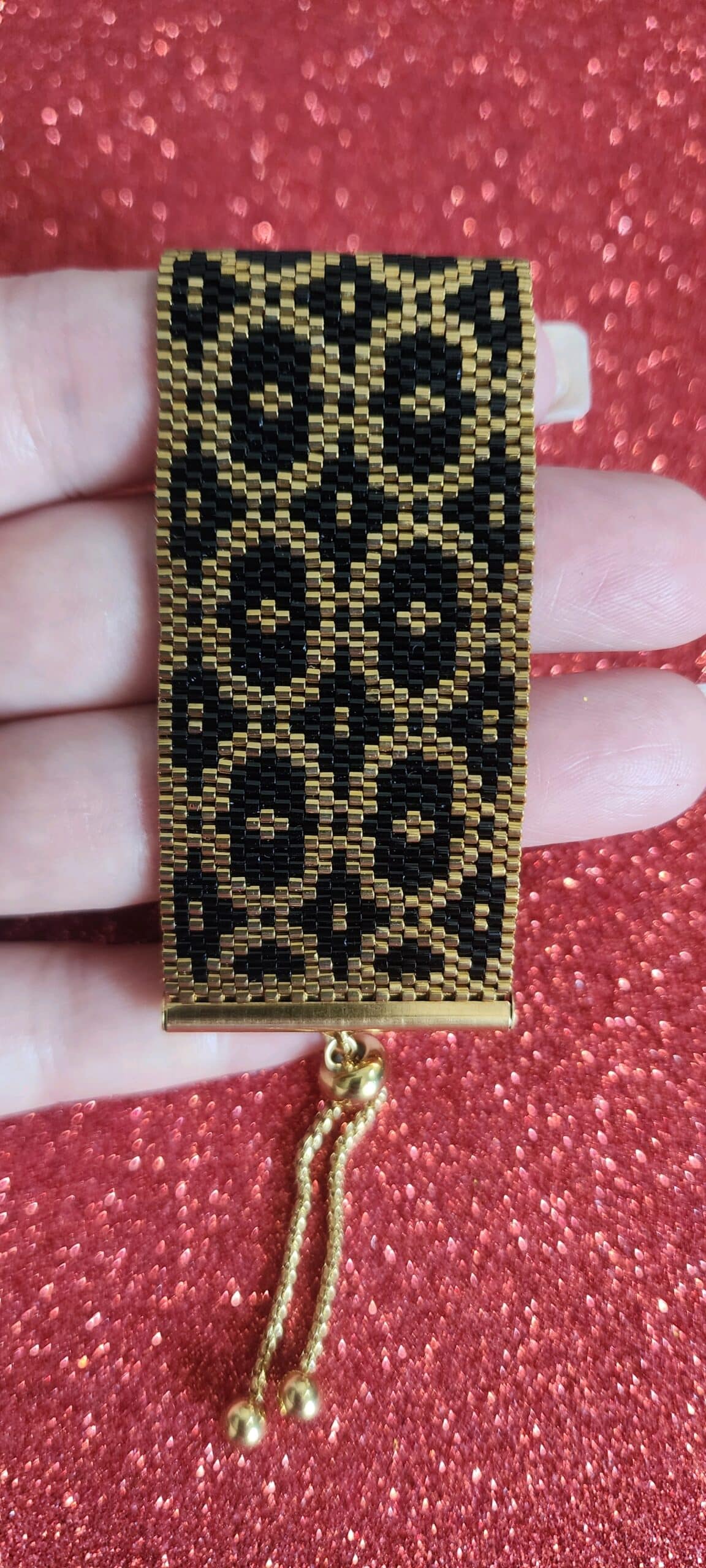 Sheerazade" munchoqli bilaguzuk