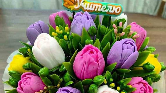 Sovundan lola buketi — Ustozga hushbo‘y sovg‘a