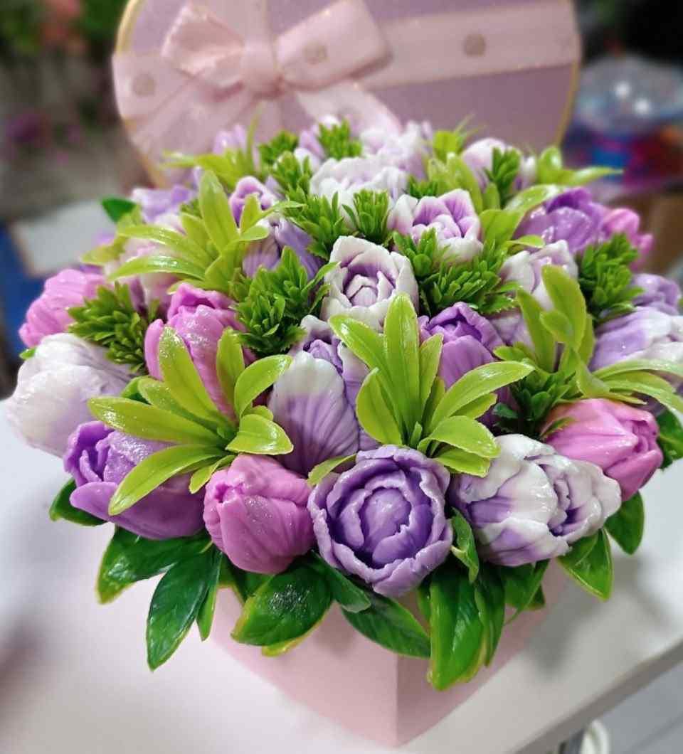 Розово-лиловые мыльные цветы в коробке — коллекция «Bow»