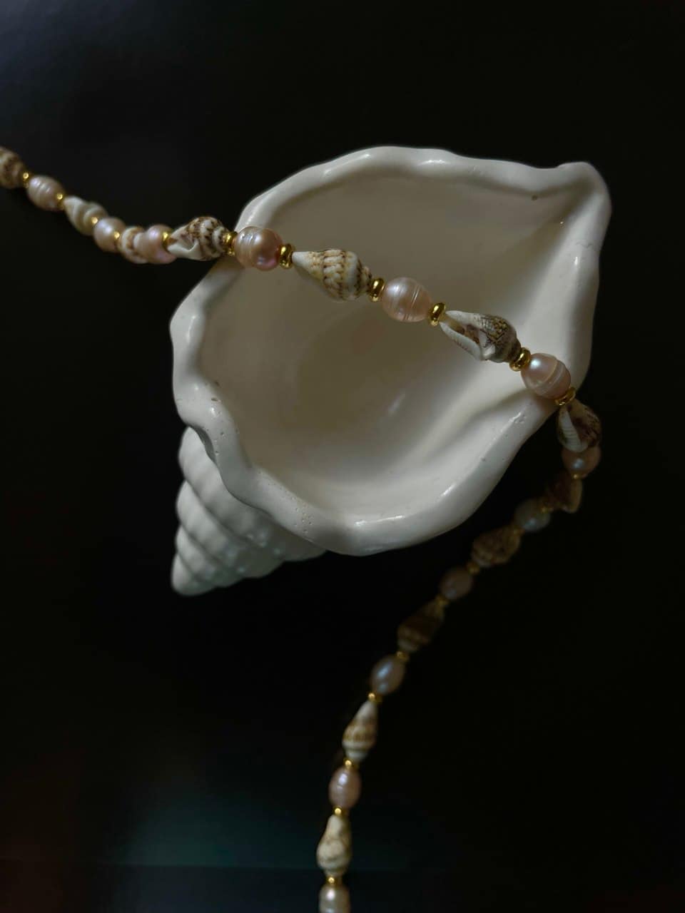 Чокер из натурального жемчуга и морских ракушек