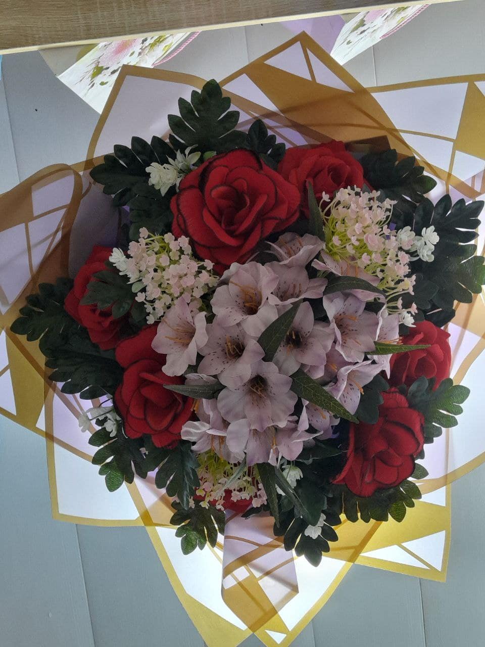 Romantik pushti-qizil buket