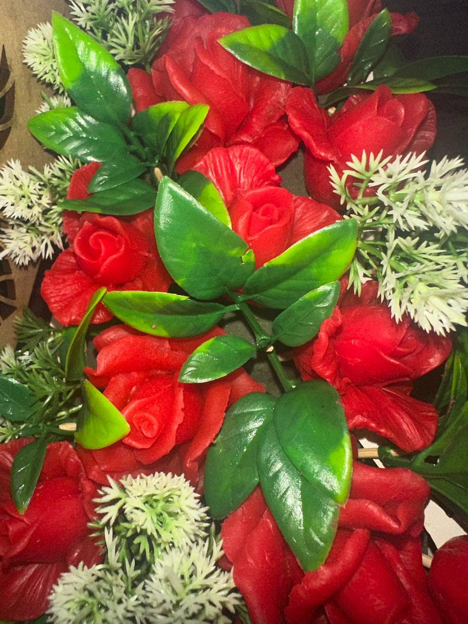 Маленькое пианино с мыльными красными розами — настольный декор — изображение 2