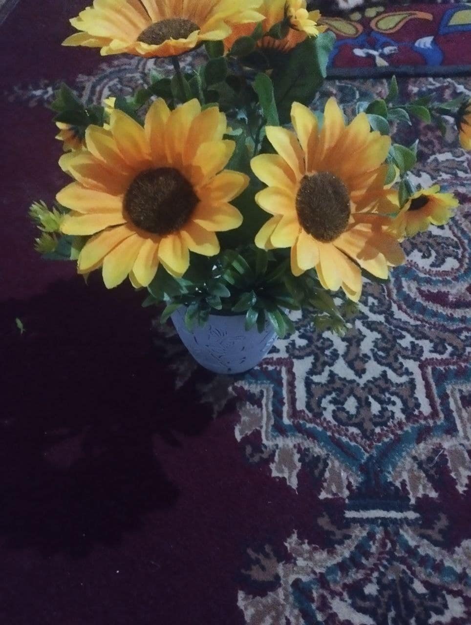 Искусственные подсолнухи в вазе — изображение 2